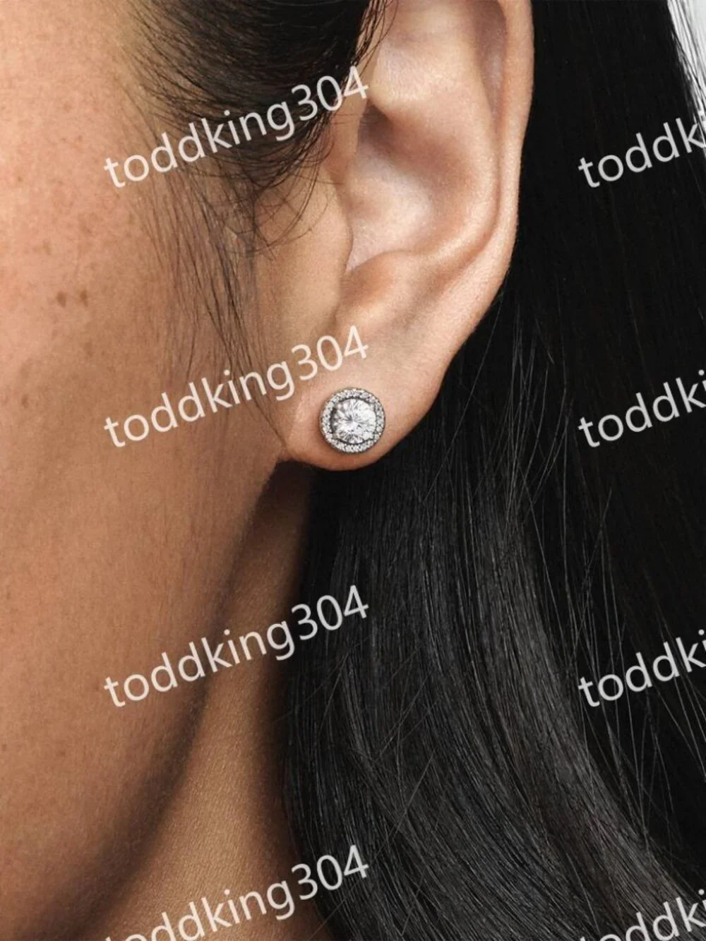 Round Sparkle Stud Earrings